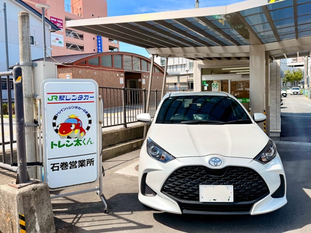 石巻駅前のレンタカー(宮城県石巻市)