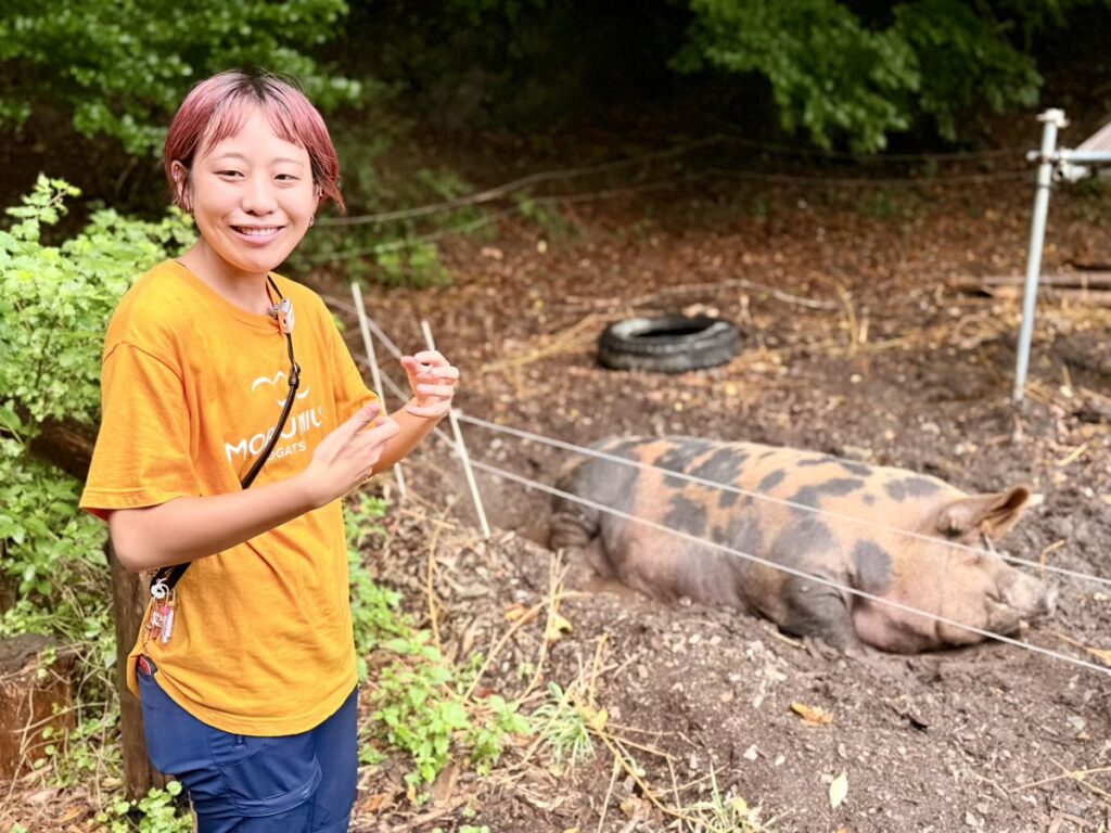 ライスさん(MORIUMIUSスタッフ)。取材時の様子
