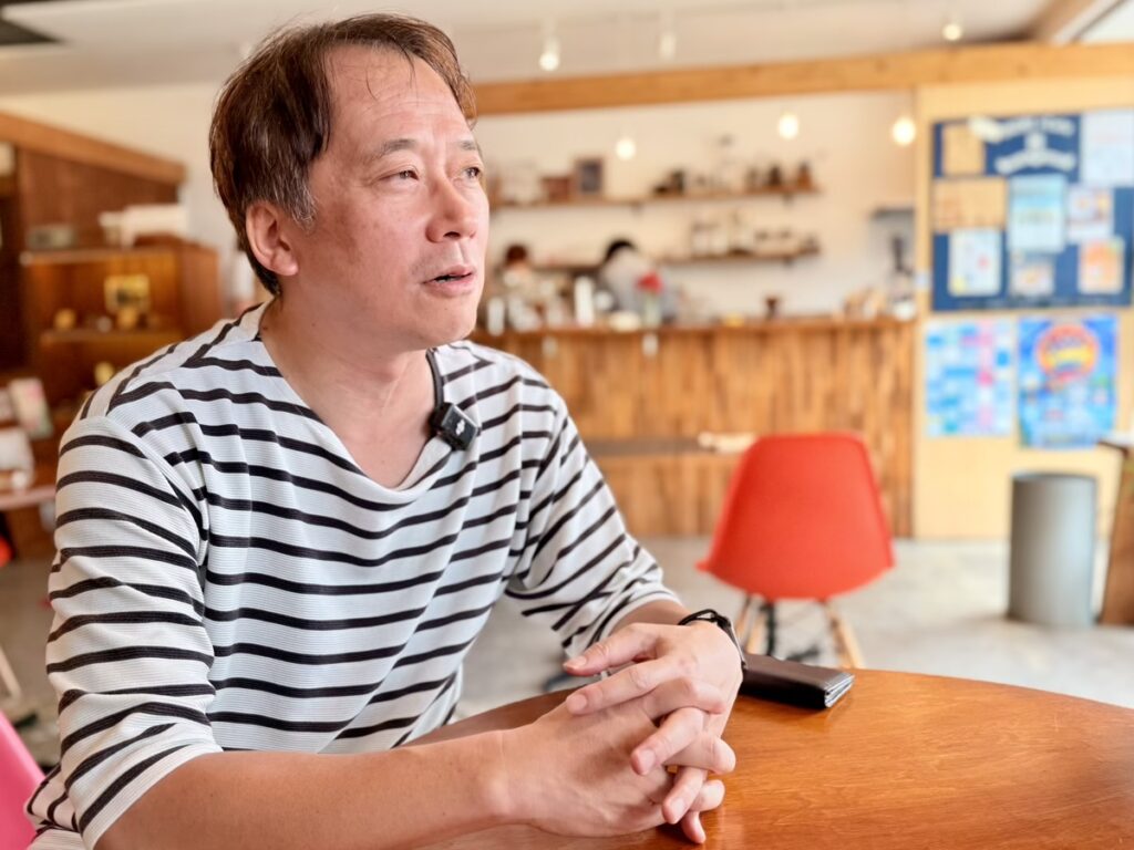 松村豪太さん(ISHINOMAKI 2.0 代表理事)。取材時の様子