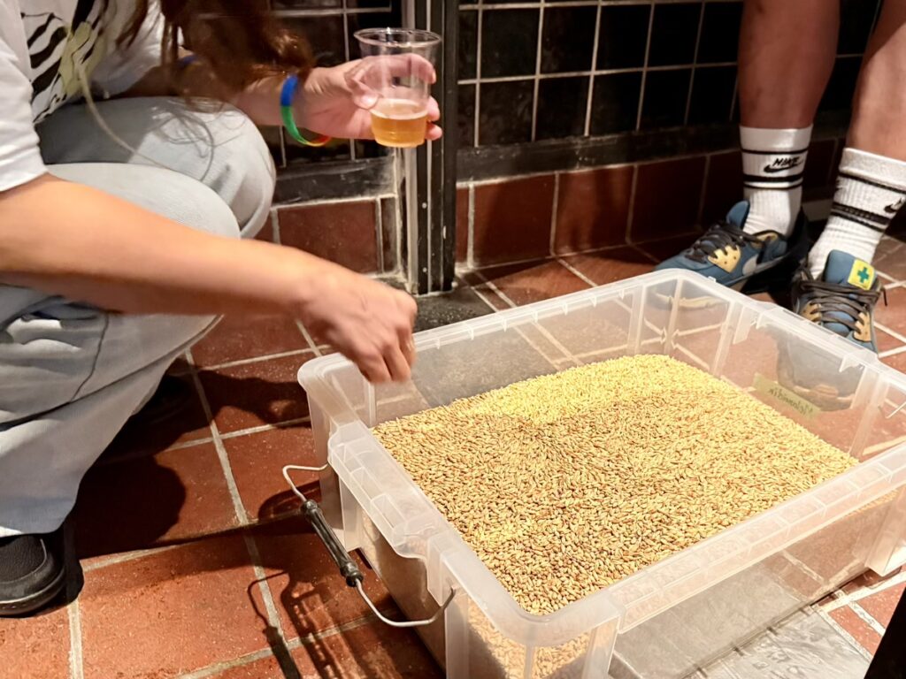 NUMBER NINE BREWERYにてモルト(麦芽)試食
