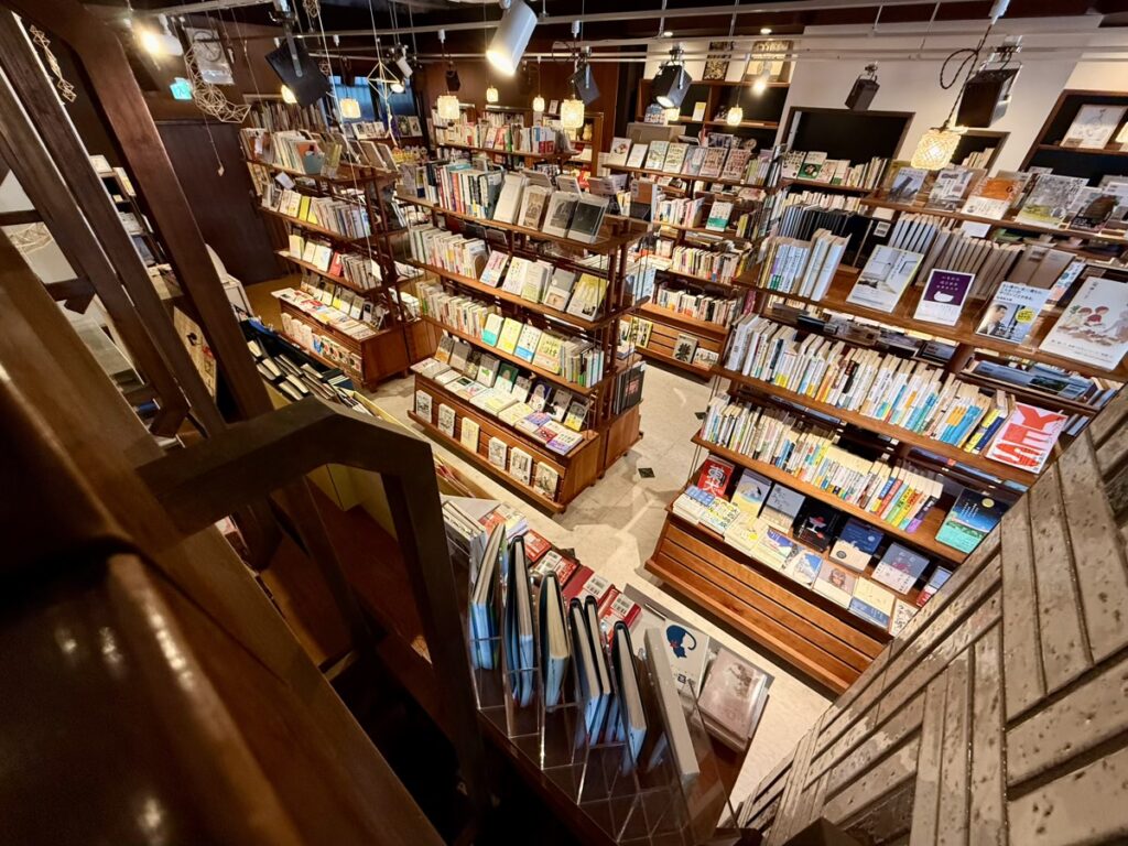 ヒラクビル館内 ひらく本屋 東文堂本店