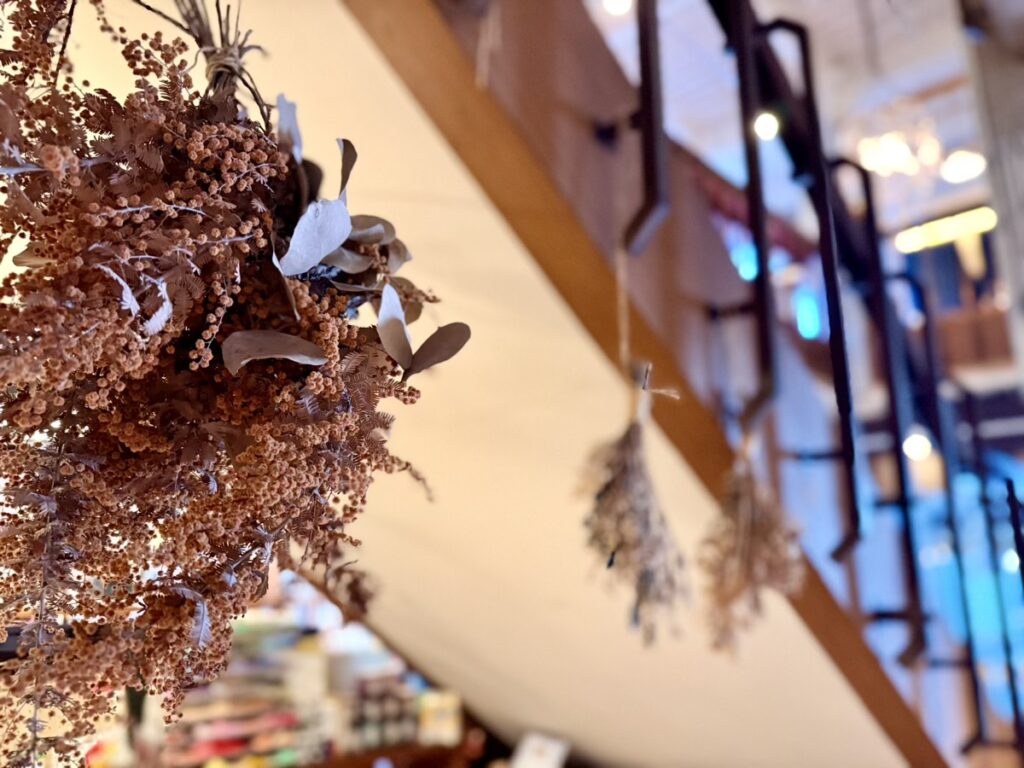 ヒラクビル館内