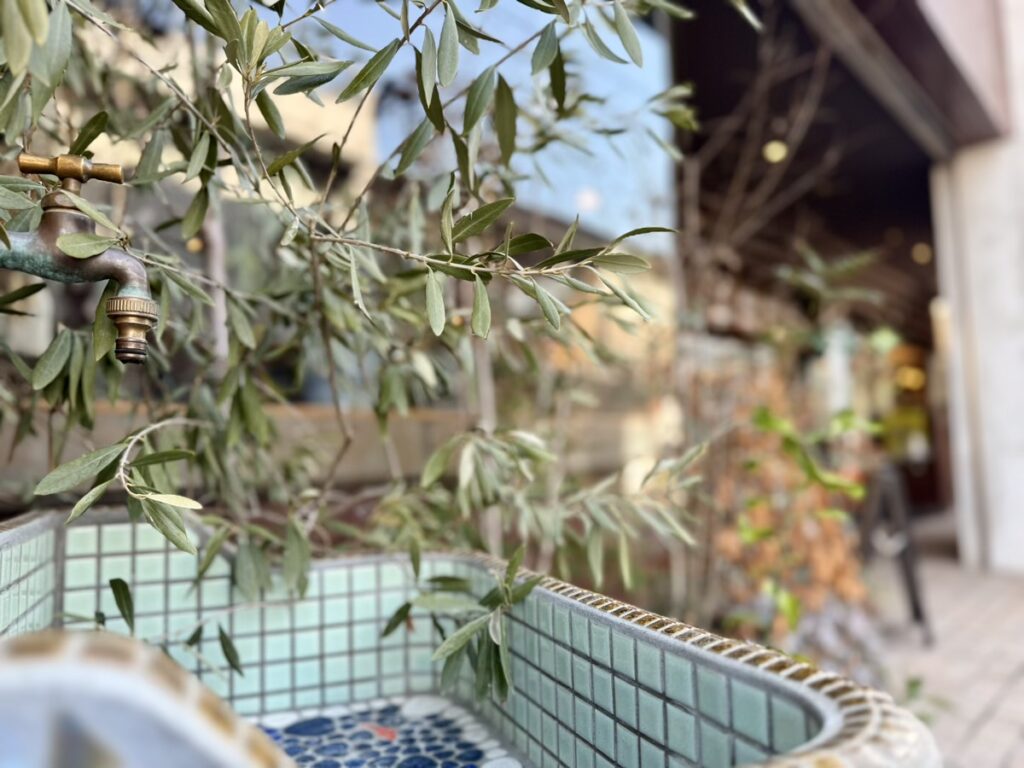 ヒラクビル外観 タイルのシンク