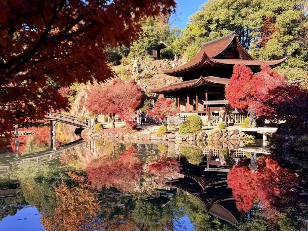 昼間の虎渓山永保寺の境内