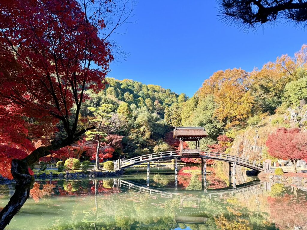 昼間の虎渓山永保寺の境内