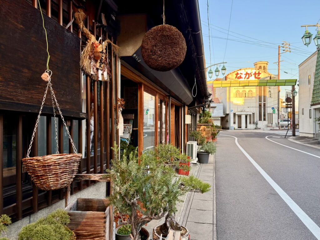 長屋の玉木酒店の外観