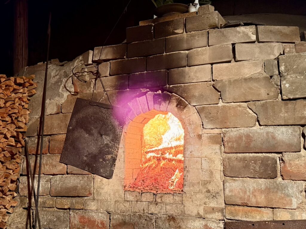 ヴォイス工房の穴窯