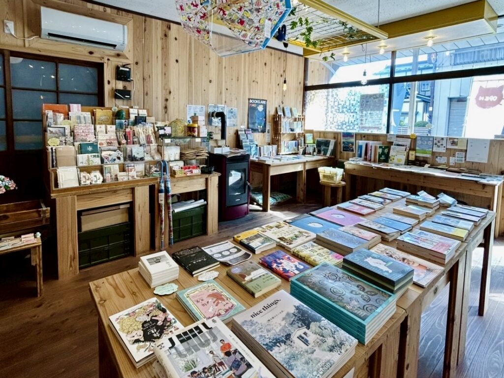 六日町ナマケモノ書店