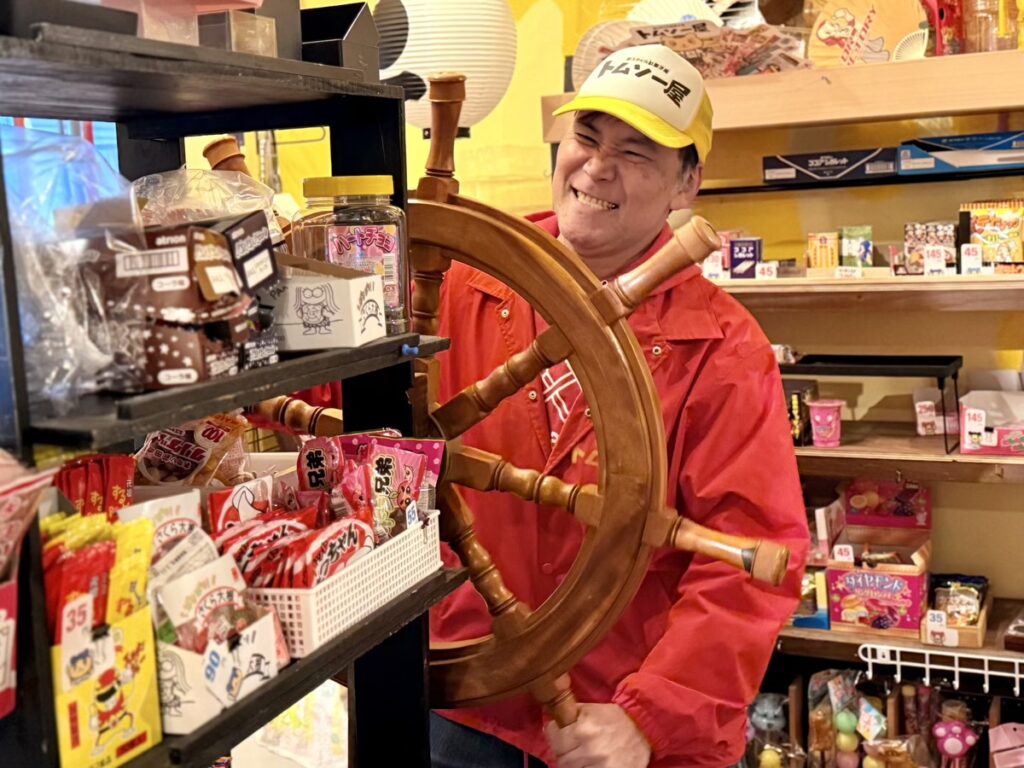 新スタイル駄菓子屋 トムソー屋 舵輪