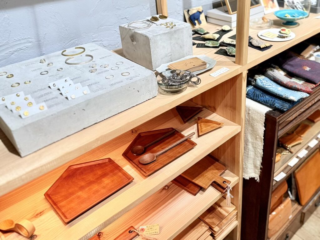 糸島くらし×ここのき 店内