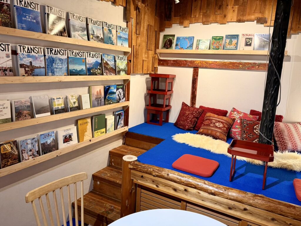 山とスナック 店内