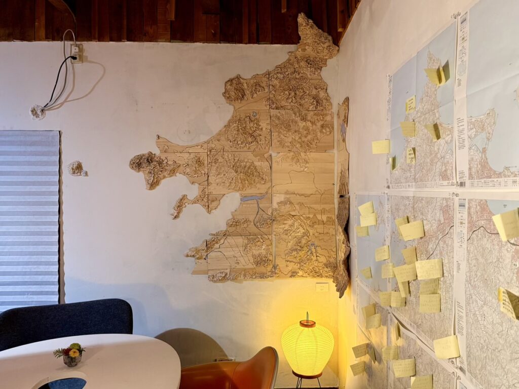 山とスナック 店内