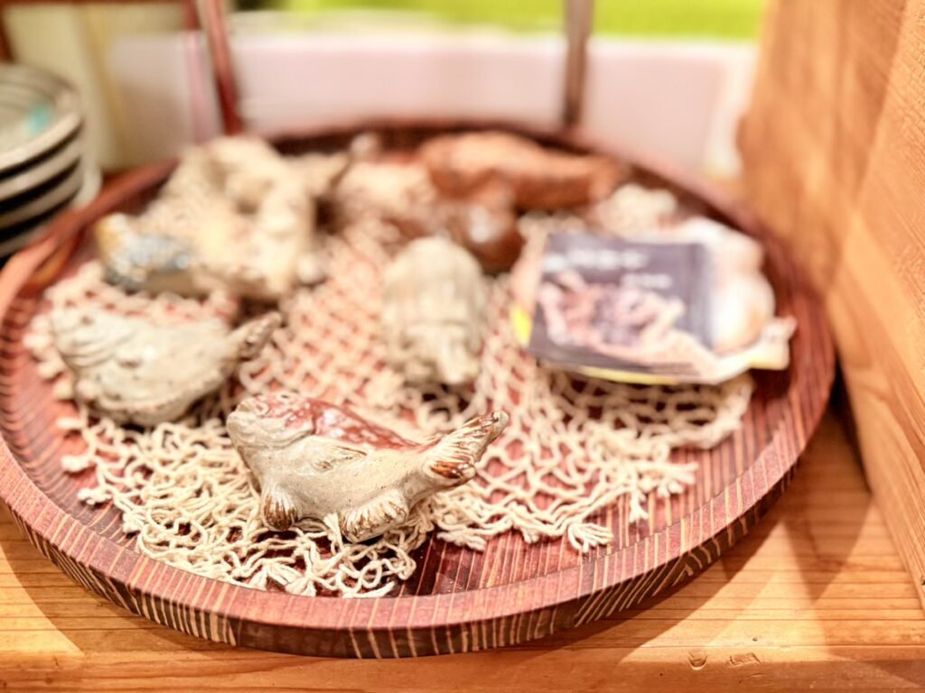 駅前のバル｜「地魚BANK」店内