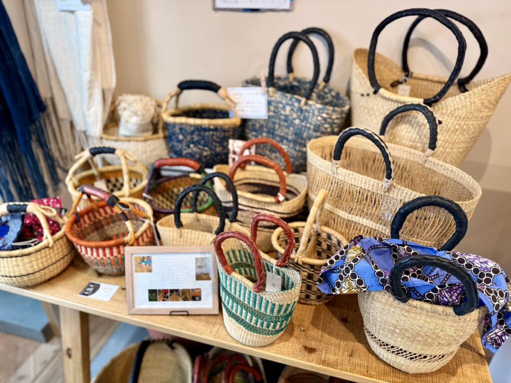 郷土文具のお店 小富士 西アフリカのかごバッグ