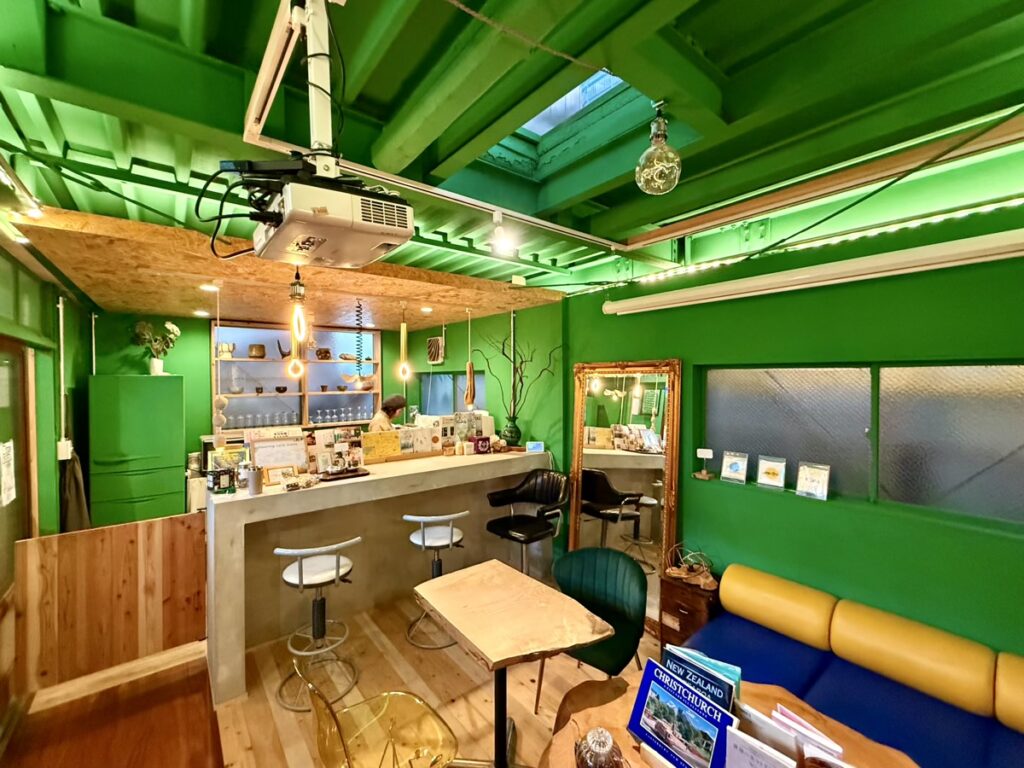 木と古物のお店 燕舎 カフェスペース