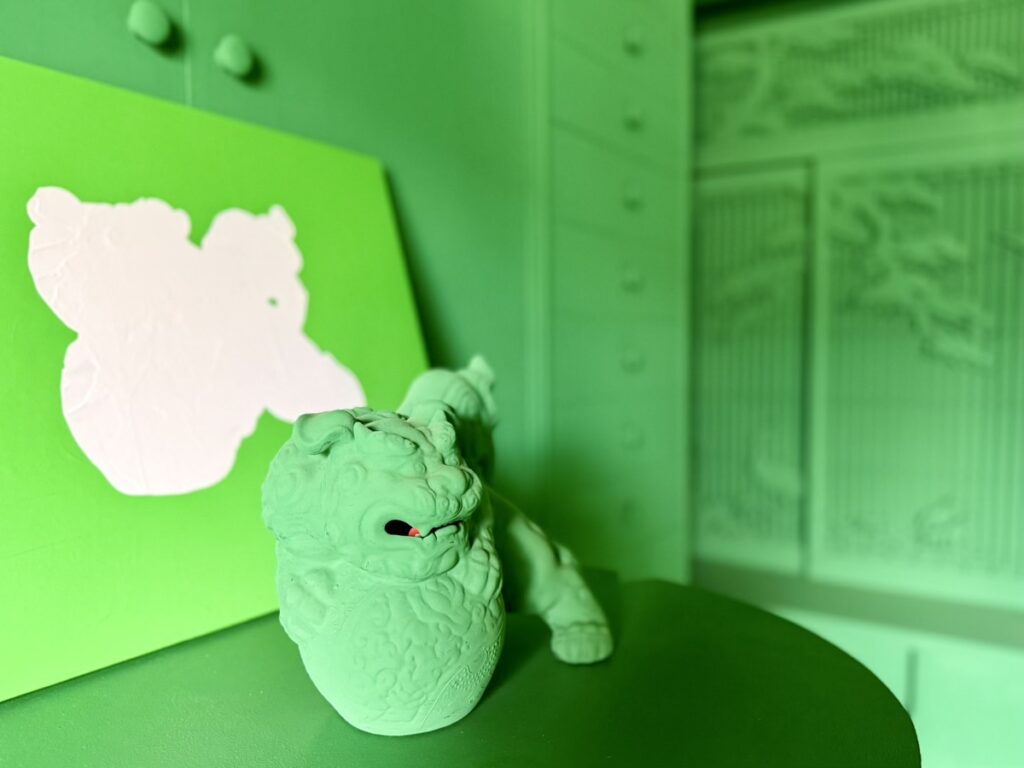 木と古物のお店 燕舎 2階