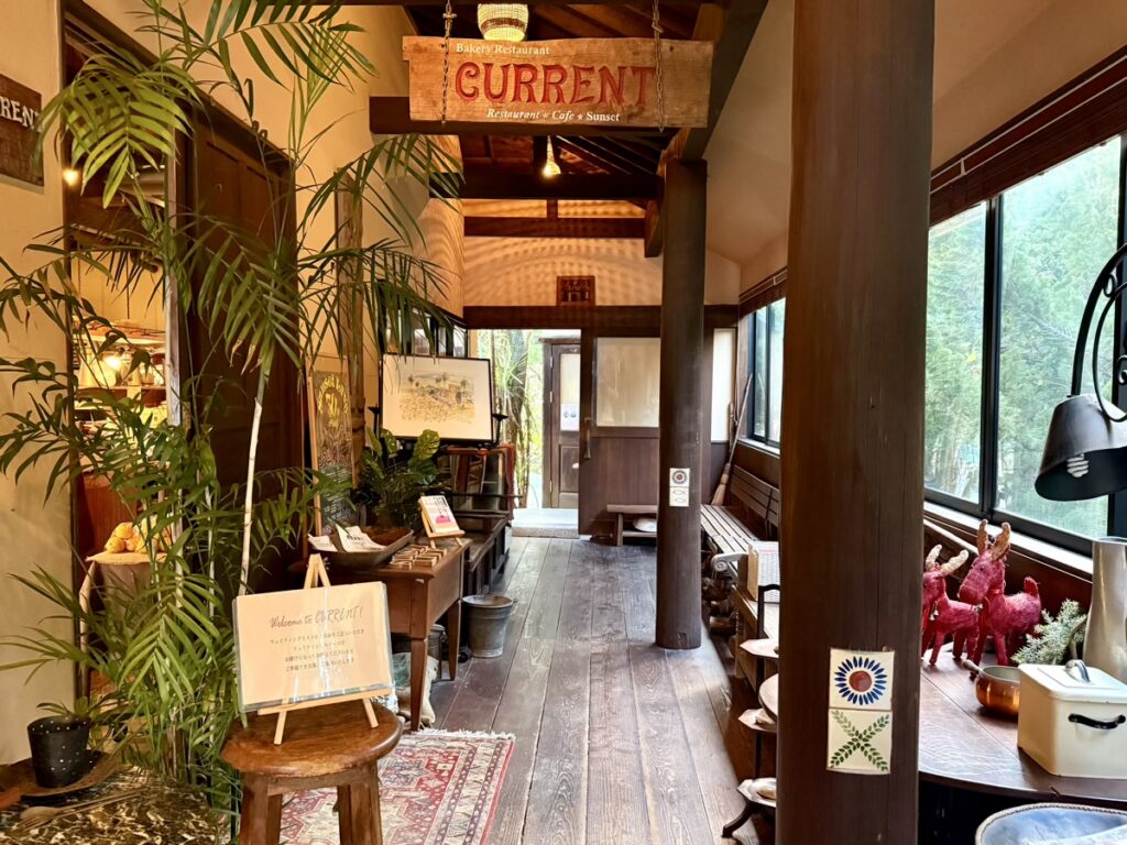 Bakery Restaurant CURRENT 店内