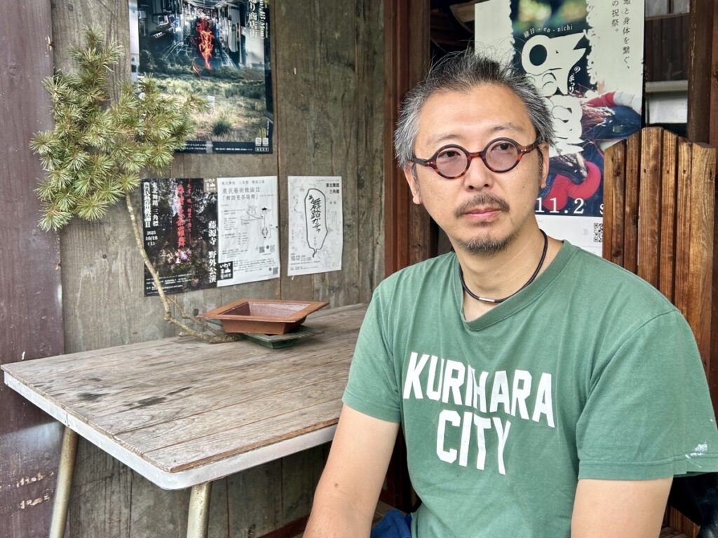 杉浦風ノ介さん取材時の様子(栗原市 六日町通り商店街にて)